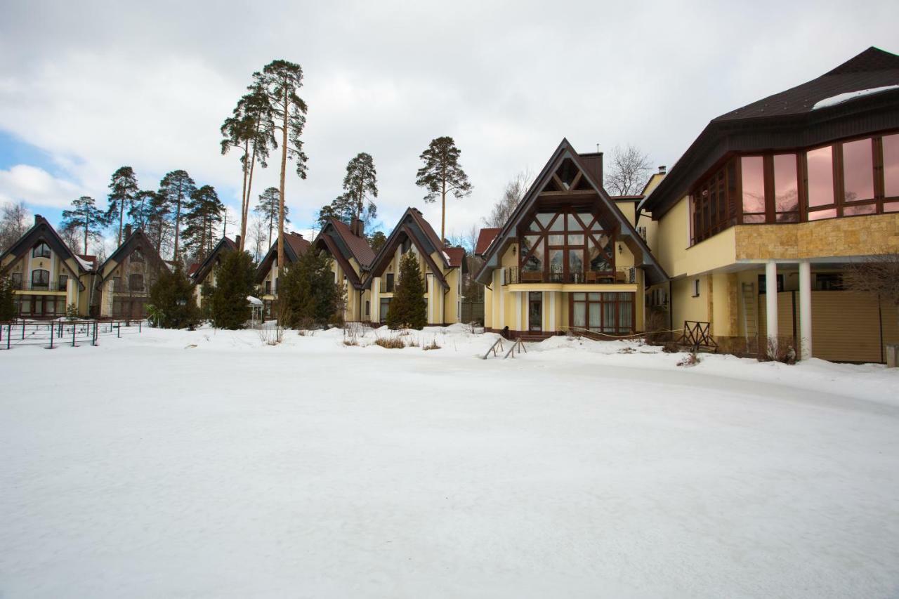 Dvoryanskoe Gnezdo Hotel Korolev Exterior photo